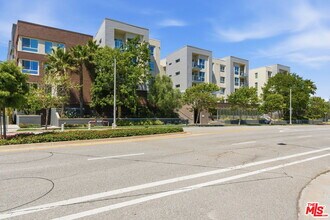 12655 Bluff Creek Dr in Los Angeles, CA - Building Photo - Building Photo