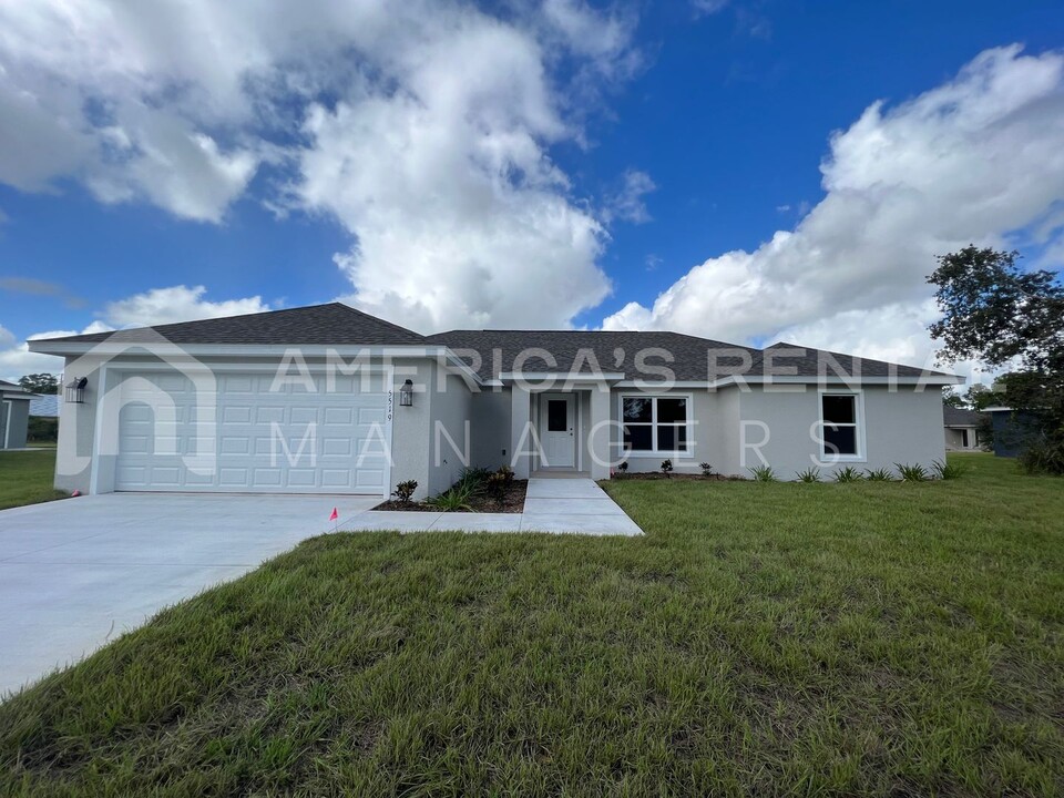 5519 Castania Dr in Sebring, FL - Foto de edificio