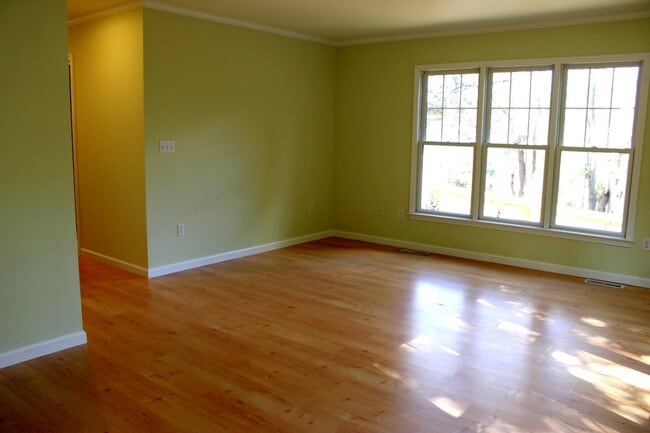 306 Daniel Dr in Laurel Park, NC - Building Photo - Building Photo