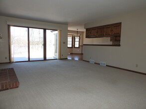 1720 W Bradford Dr, Unit Mequon Concord Place Cond in Mequon, WI - Building Photo - Building Photo