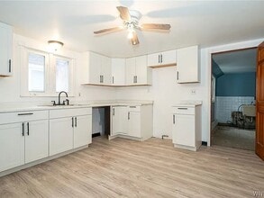 166 Barnard St in Buffalo, NY - Building Photo - Building Photo