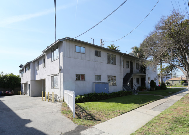 4020 Marcasel Ave in Los Angeles, CA - Foto de edificio - Building Photo