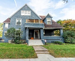 595 University Ave in Rochester, NY - Building Photo