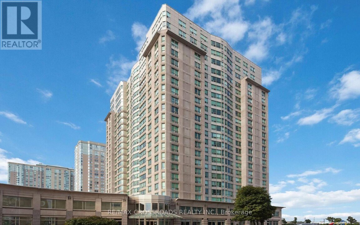 18 Lee Centre Dr in Toronto, ON - Building Photo