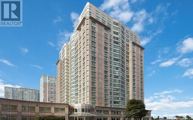 property at 18 Lee Centre Dr