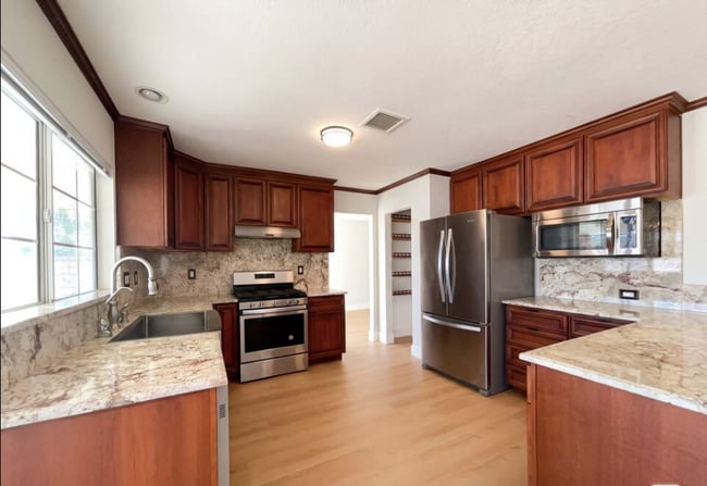 26842 Palacete Dr in Santa Clarita, CA - Foto de edificio - Building Photo