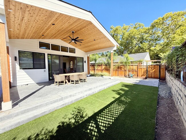 1707 Cedar St in Calistoga, CA - Foto de edificio - Building Photo