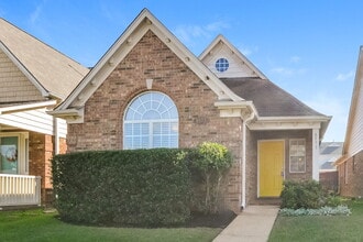 8573 Griffin Park Dr in Memphis, TN - Foto de edificio - Building Photo