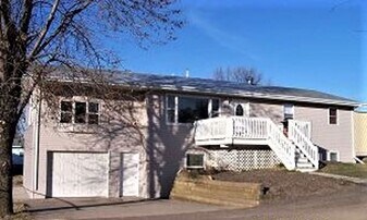 920 18th Ave SW in Valley City, ND - Building Photo