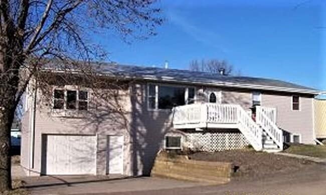 property at 920 18th Ave SW