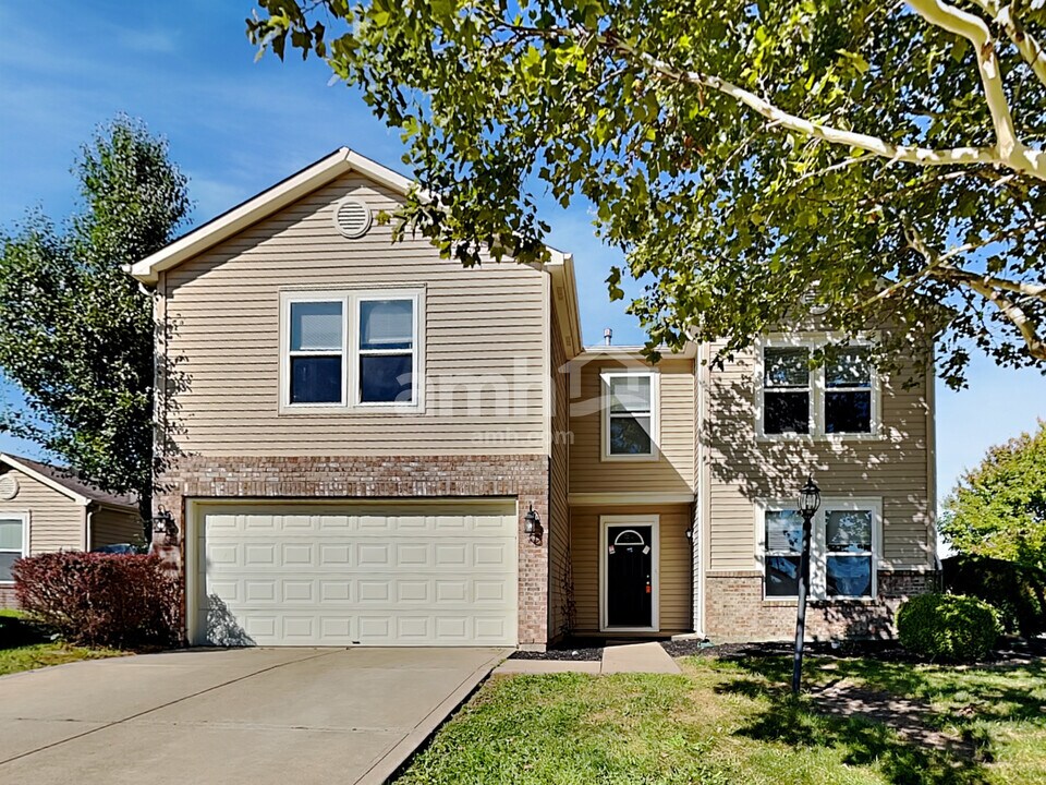 202 Creekview Dr in Danville, IN - Building Photo