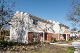 Seasons at East Meadow in East Meadow, NY - Building Photo