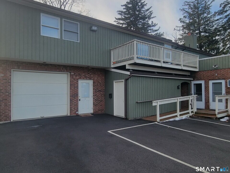 109 Wooster St in Bethel, CT - Building Photo