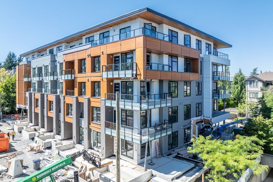 Halvö in Surrey, BC - Building Photo