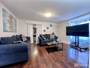 136 Broad St in Perth Amboy, NJ - Building Photo - Building Photo