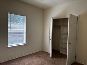 104 Elkwood Cir in Huntsville, TX - Foto de edificio - Building Photo