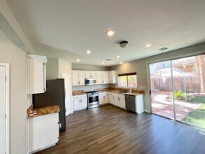 8329 Lavender Jade Ct in Las Vegas, NV - Building Photo - Building Photo