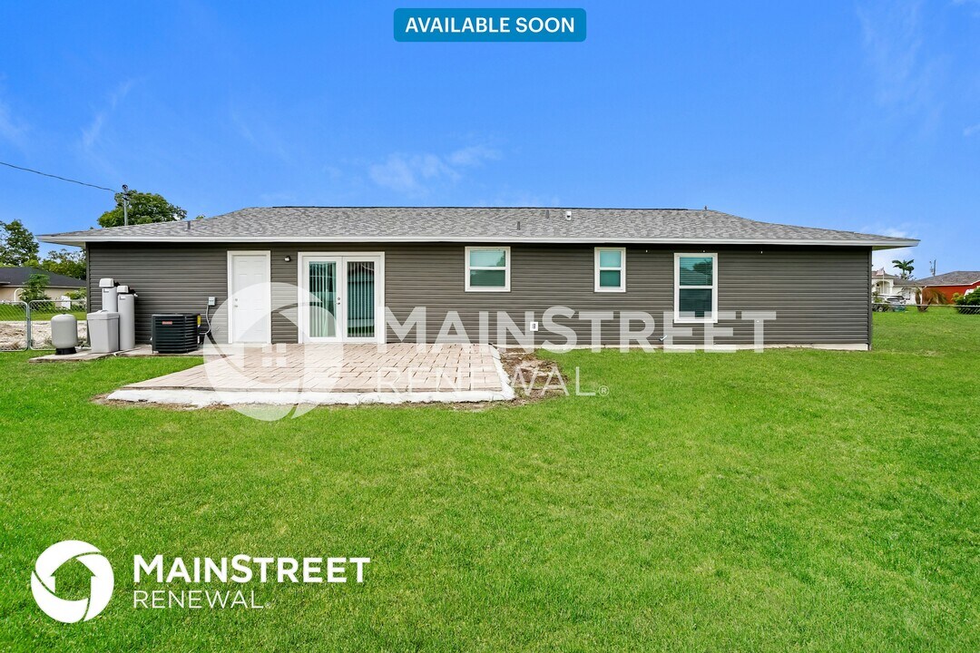 1421 NE 18th Ave in Cape Coral, FL - Building Photo