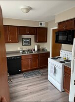 8204 W North Ave in Wauwatosa, WI - Building Photo