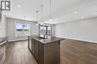 3951 Mitchell Cres in Fort Erie, ON - Building Photo - Building Photo