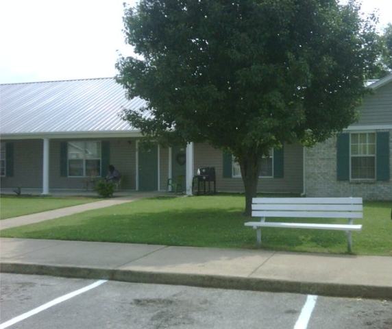 Broadway Manor Apartments in Brownsville, TN - Building Photo