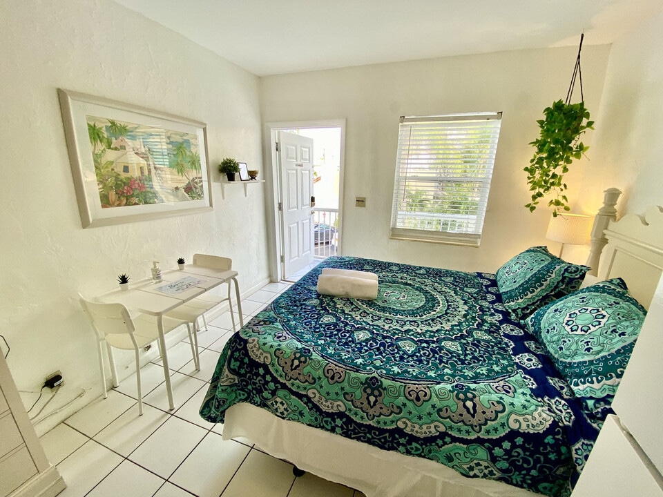 322 Oregon St-Unit -FL2-ID1034664P in Hollywood, FL - Building Photo