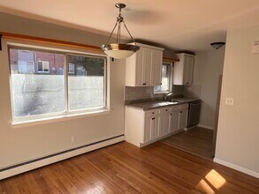 218 New Britain Ave in Unionville, CT - Building Photo - Building Photo