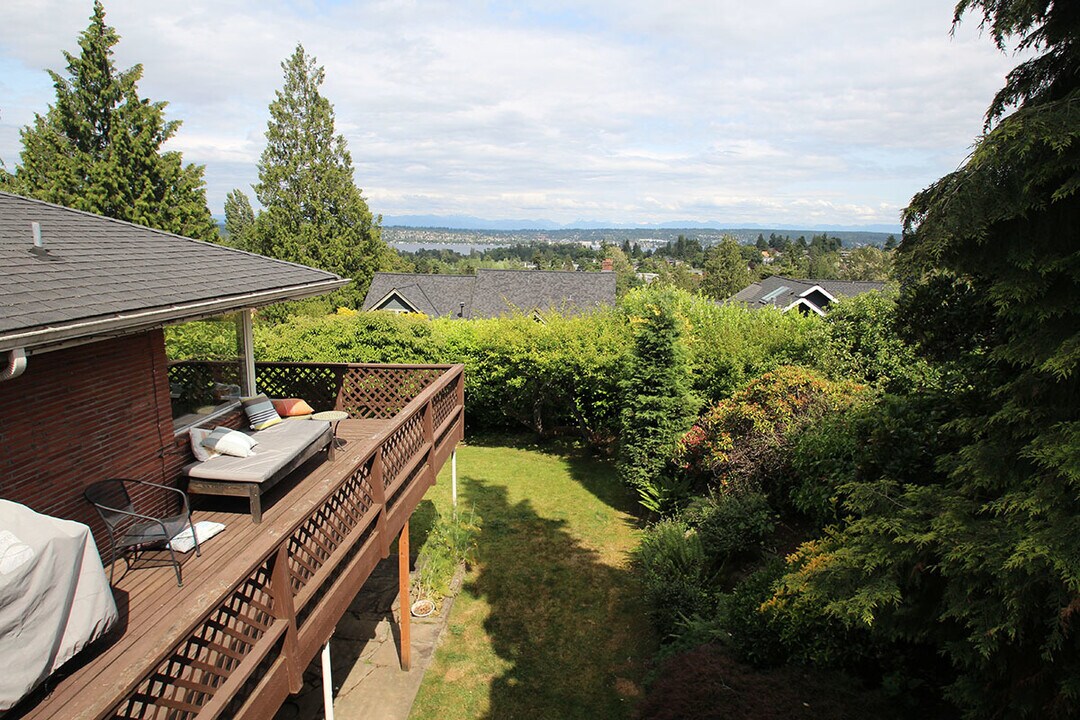 6042 50th Ave NE in Seattle, WA - Building Photo