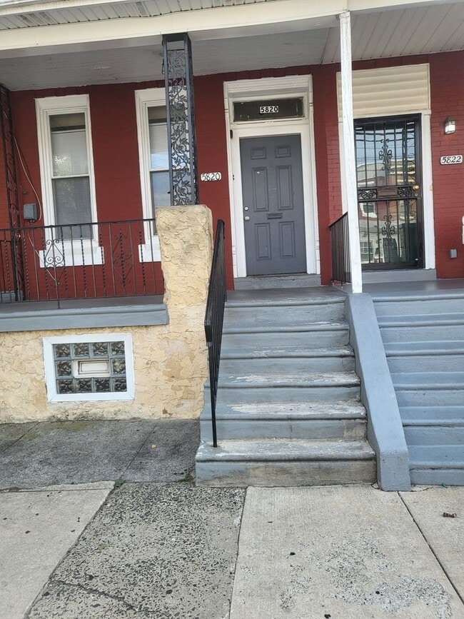 5820 Arch St