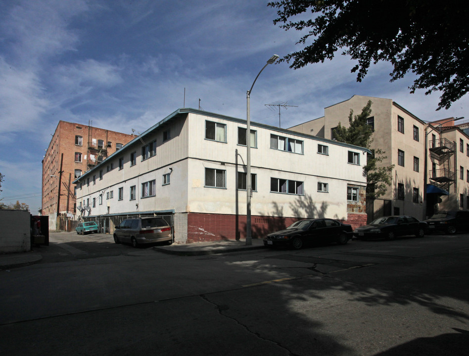 517 Loma Dr in Los Angeles, CA - Foto de edificio