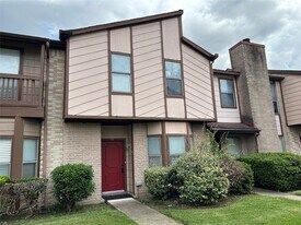 12400 Brookglade Cir in Houston, TX - Building Photo