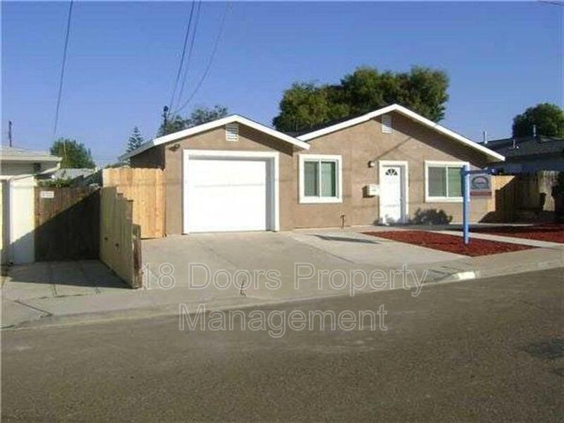 5155 Tipton St in San Diego, CA - Building Photo