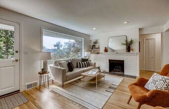 102 NW 43rd St in Seattle, WA - Building Photo - Building Photo