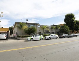 5716 Tujunga Ave in North Hollywood, CA - Building Photo