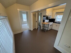 7521 N Gloucester Ave in Portland, OR - Building Photo - Building Photo