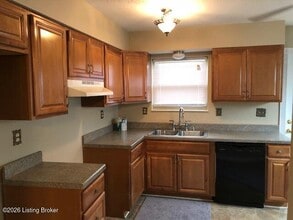 8401 Cloverport Dr in Louisville, KY - Building Photo - Building Photo