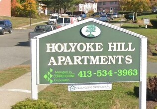 360.5 Tokeneke Rd in Holyoke, MA - Foto de edificio - Building Photo
