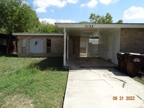 7132 Larksong St in San Antonio, TX - Building Photo - Building Photo