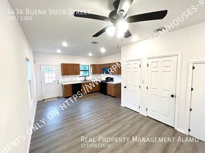 4434 Buena Vista St in San Antonio, TX - Building Photo - Building Photo