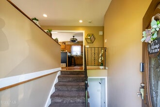 99 Fiddlers Ln in Latham, NY - Building Photo - Building Photo