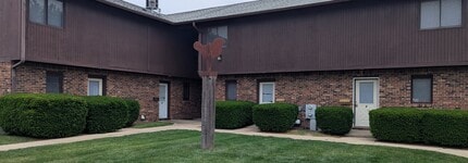Old Orchard Townhouses in Dekalb, IL - Foto de edificio - Building Photo