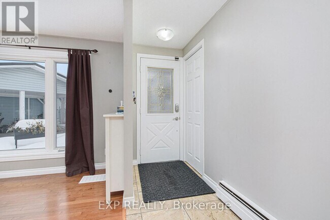 1513 Queenswood Crescent in Ottawa, ON - Building Photo - Building Photo