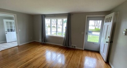 73 Kenway Dr in Springfield, MA - Building Photo - Building Photo