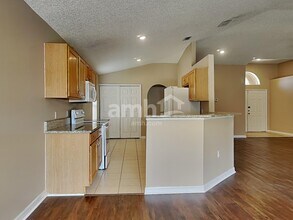 12927 Kings Lake Dr in Gibsonton, FL - Building Photo - Building Photo