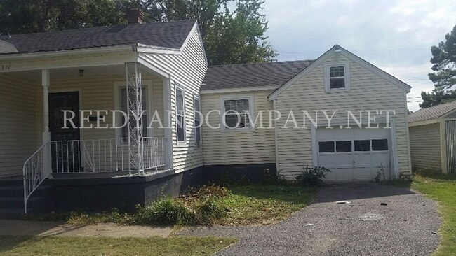 property at 3711 Buchanan Ave