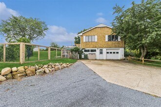 152 S Essex St in Montauk, NY - Foto de edificio - Building Photo