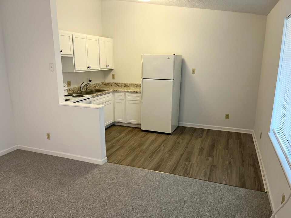 1014 Danwood Ln, Unit Pinetree in Fenton, MO - Foto de edificio