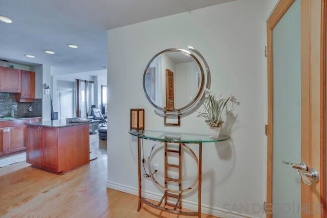 1240 India St in San Diego, CA - Foto de edificio - Building Photo