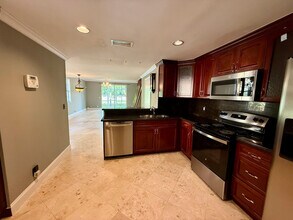 1402 Veracruz Ln in Weston, FL - Building Photo - Building Photo