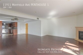 11911 Mayfield Ave in Los Angeles, CA - Building Photo - Building Photo